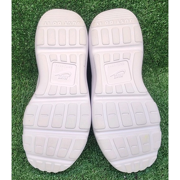 Womens Size 7.5 Nike AD Triple White Slip On Walking Sneakers DJ1001-100 - Picture 8 of 8